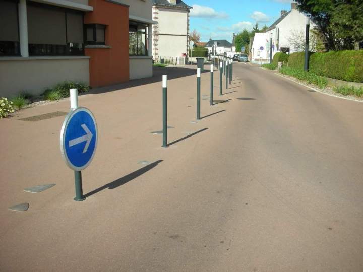 Panneau de direction Saint-Léonard-des-Bois