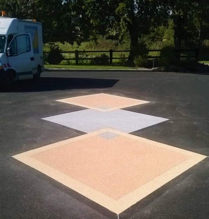 Marque en résine au sol Saint-Léonard-des-Bois