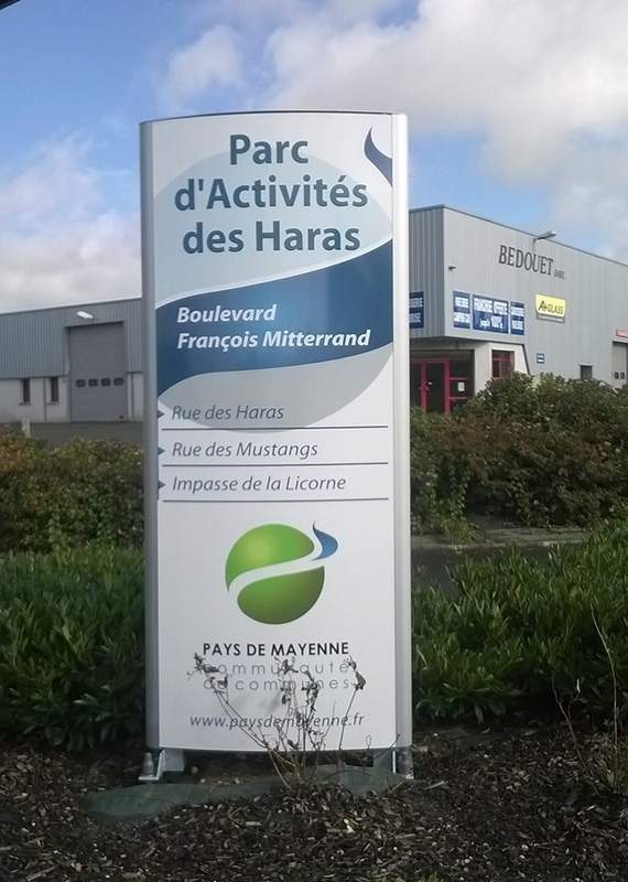 Enseigne lumineuse Saint-Léonard-des-Bois