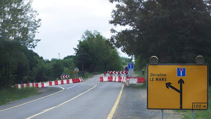 Pose de signalisations temporaires Saint-Léonard-des-Bois