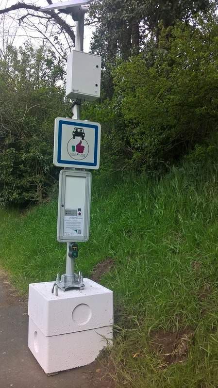Panneau de signalisation et radar Saint-Léonard-des-Bois