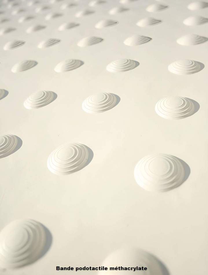 Podotactile band Saint-Léonard-des-Bois