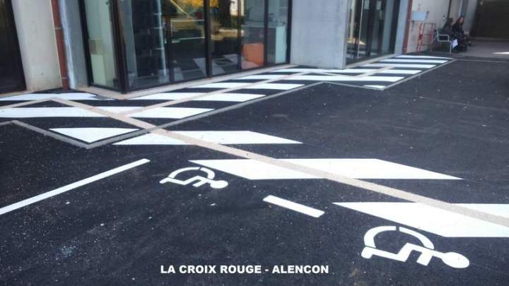 Road painting Saint-Léonard-des-Bois