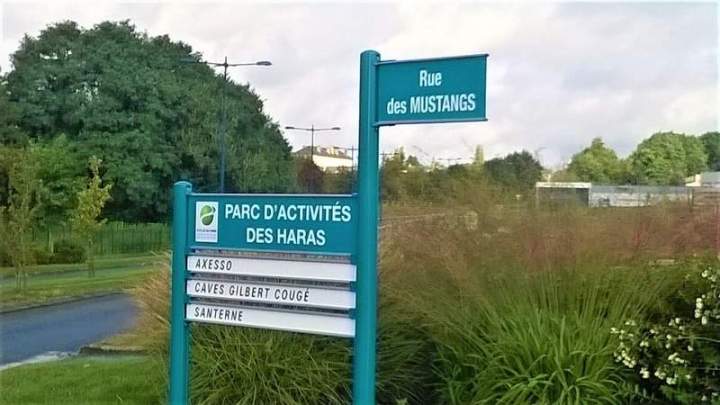 Street name signs Saint-Léonard-des-Bois