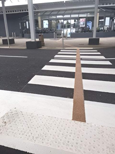 Tracée de passage piéton Saint-Léonard-des-Bois