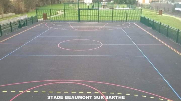 Basketball field Saint-Léonard-des-Bois