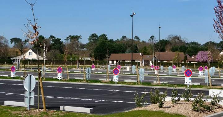 Various signs Saint-Léonard-des-Bois