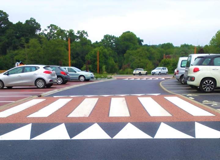 Speed bump painting Saint-Léonard-des-Bois