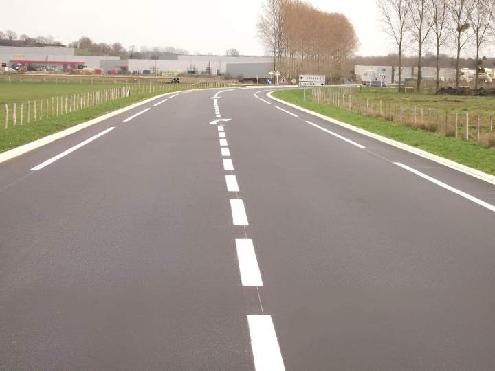 Ligne discontinue Saint-Léonard-des-Bois