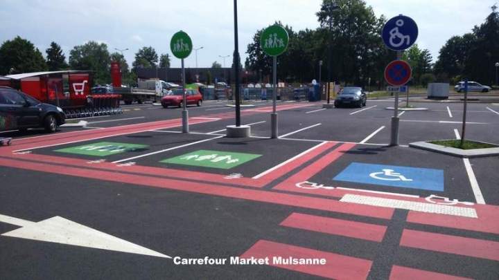 Road painting Saint-Léonard-des-Bois