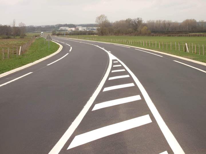 Marquage sur route Saint-Léonard-des-Bois