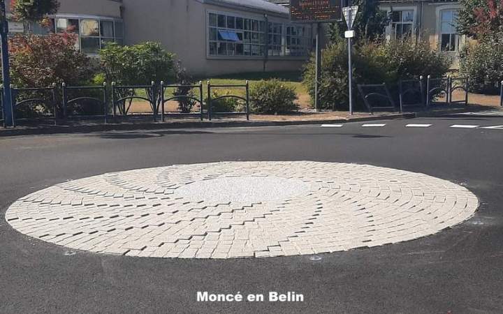 Roundabout Saint-Léonard-des-Bois