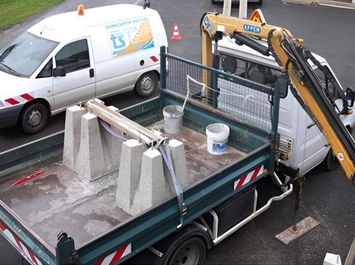 Camion benne Saint-Léonard-des-Bois